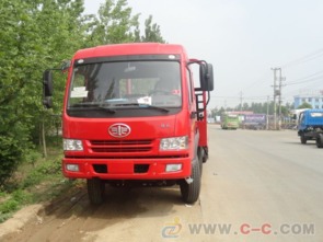 解放系列專用車解析 平板車報(bào)價(jià)、拖板車工廠與掃路車綜合指南