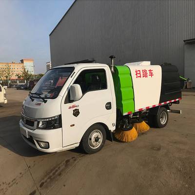 東風(fēng)柴油小型掃路車 一車多能，冬季除雪與四季清掃的完美解決方案