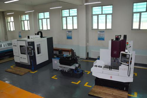 機電分院機加工數控實訓室新進設備順利通過驗收，助力機電機械設備教學升級